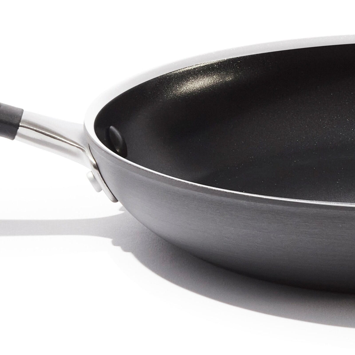 non-stick-pro-every-day-3-piece-frying-pan-set-b5 cc010474-001-oxo-non-stick-everyday-8-10-12-3-piece-open-frypan-set_pdp_07.jpg