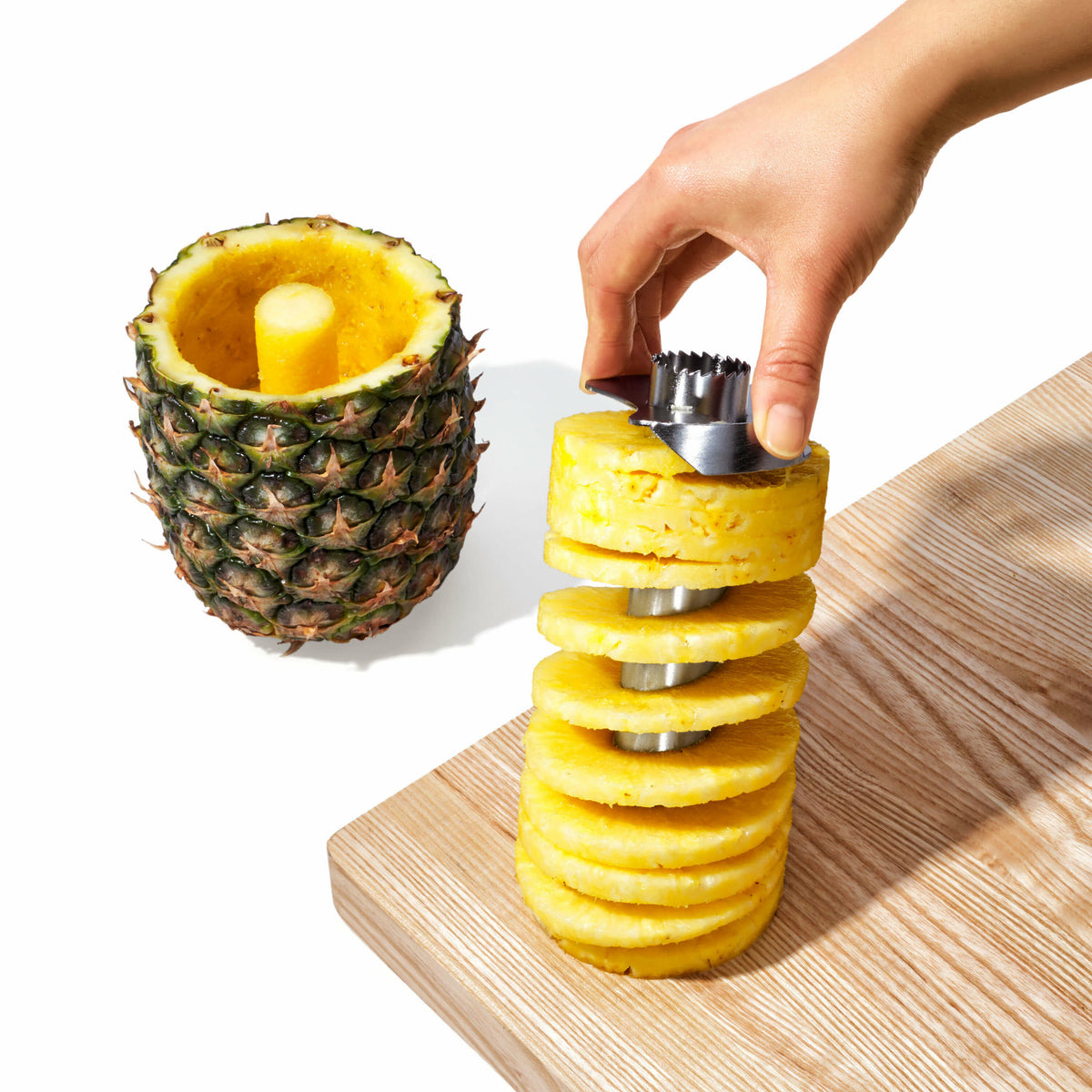 stainless-steel-pineapple-slicer-x4 gg_3108300_4c_1_.jpg