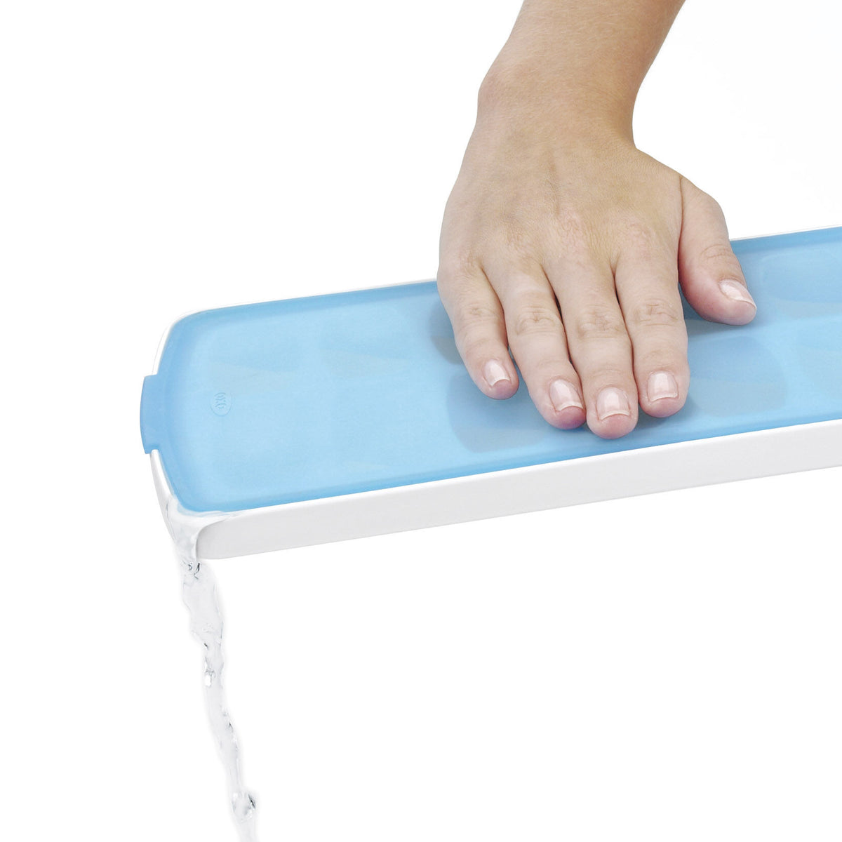 no-spill-ice-cube-tray-d0 1132080_2_no-spill_ice_cube_tray.jpg