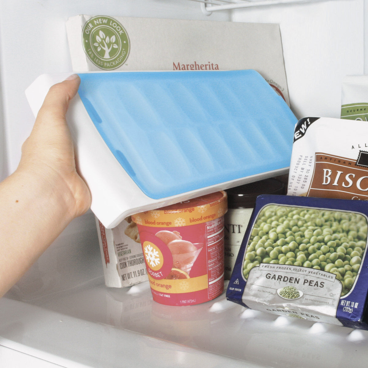 no-spill-ice-cube-tray-d0 1132080_4_no-spill_ice_cube_tray.jpg