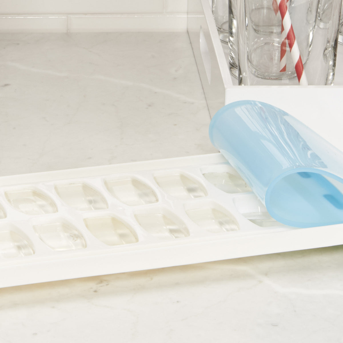 no-spill-ice-cube-tray-d0 1132080_9_no-spill_ice_cube_tray.jpg