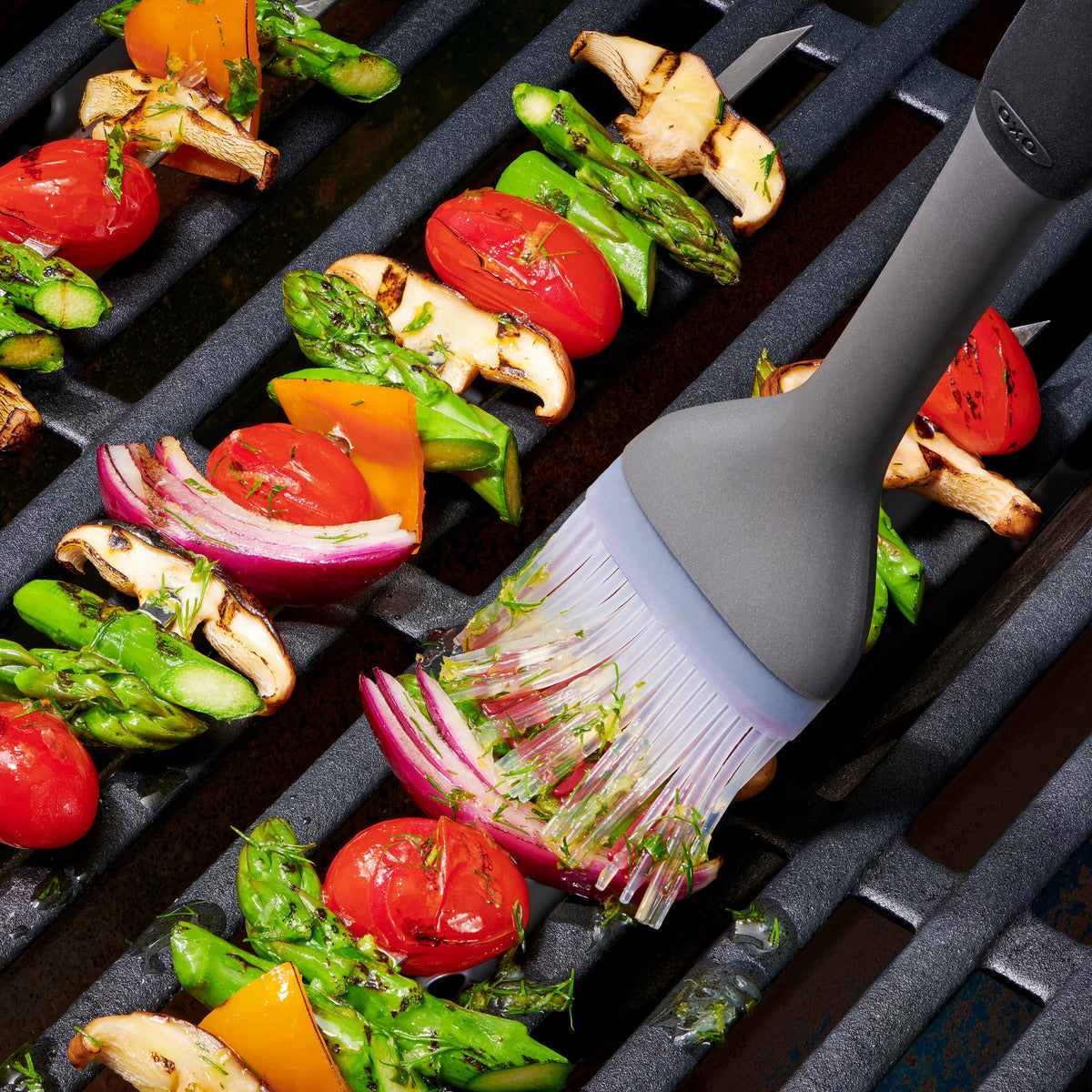 grilling-basting-brush-p8 gg_11309300_052020_10_rgb_1_.jpg
