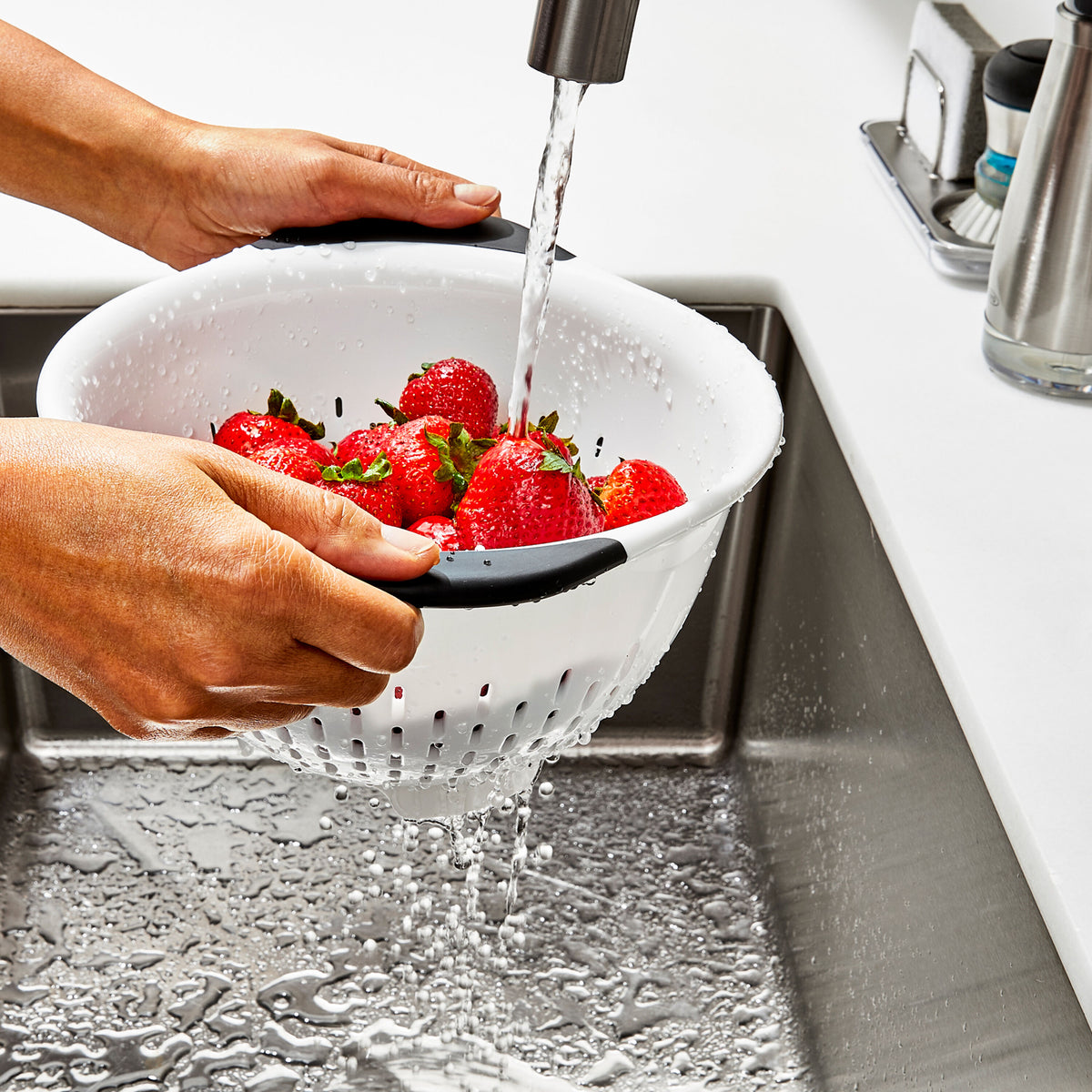 plastic-colander-i0 gg_11331000_plasticcolander3qt_pdp_05.jpg