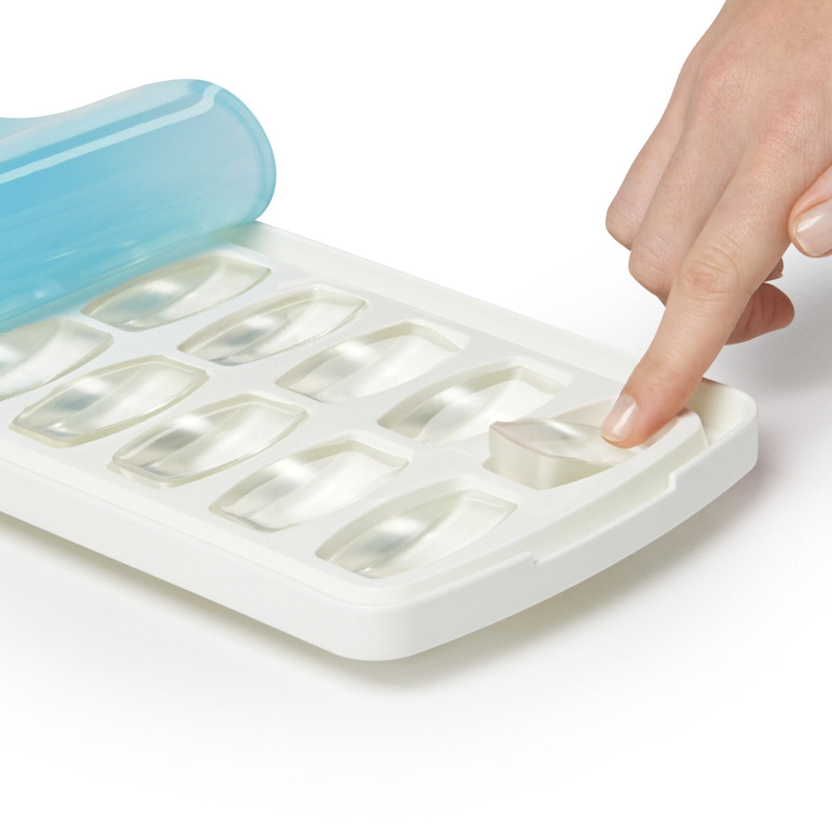 no-spill-ice-cube-tray-2-pack-e0 gg_11362000_nospillicecubetray2pk_pdp_04.jpg
