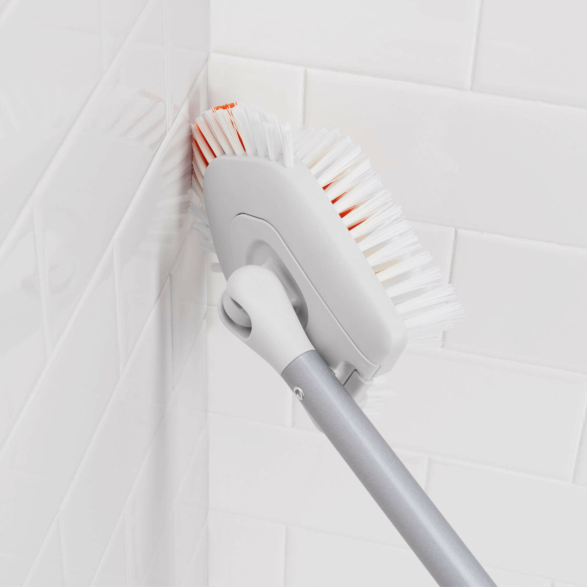 extendable-tub-and-tile-brush-y1 gg_12166000_7_1_.jpg