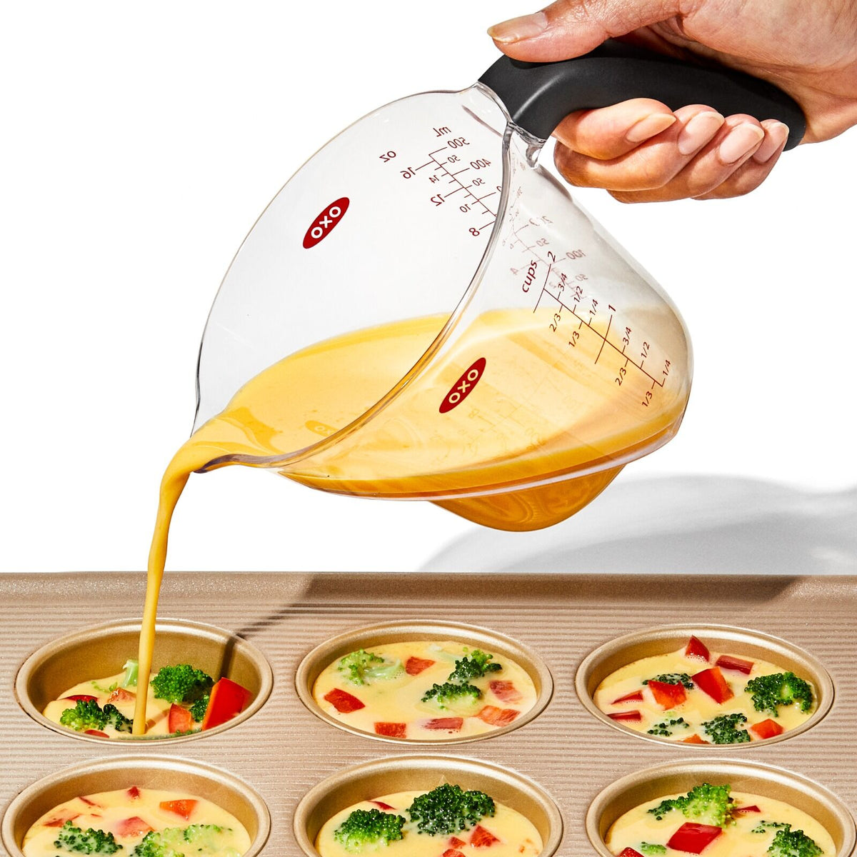 2-cup-angled-measuring-cup-e3 gg_70981v6_2cupangledmeasuringcup_pdp_05.jpg