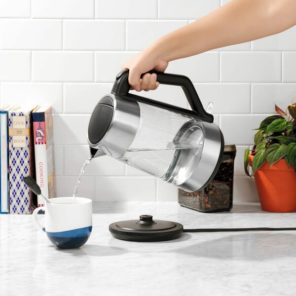 cordless-glass-electric-kettle-h2 lifestyle1.jpg