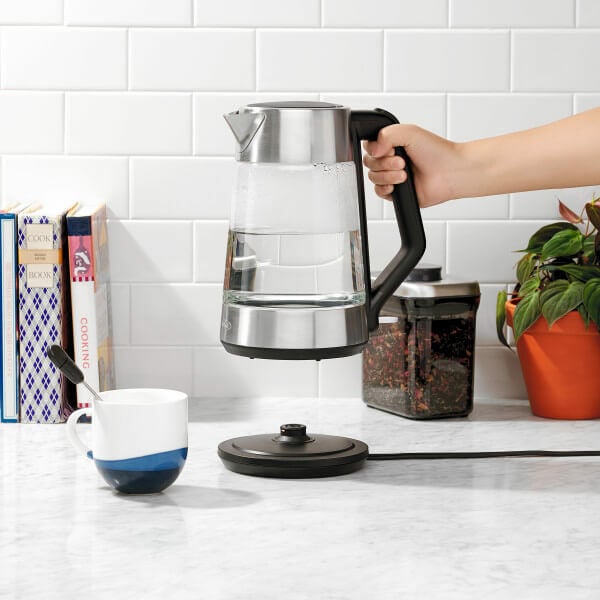 cordless-glass-electric-kettle-h2 lifestyle2.jpg