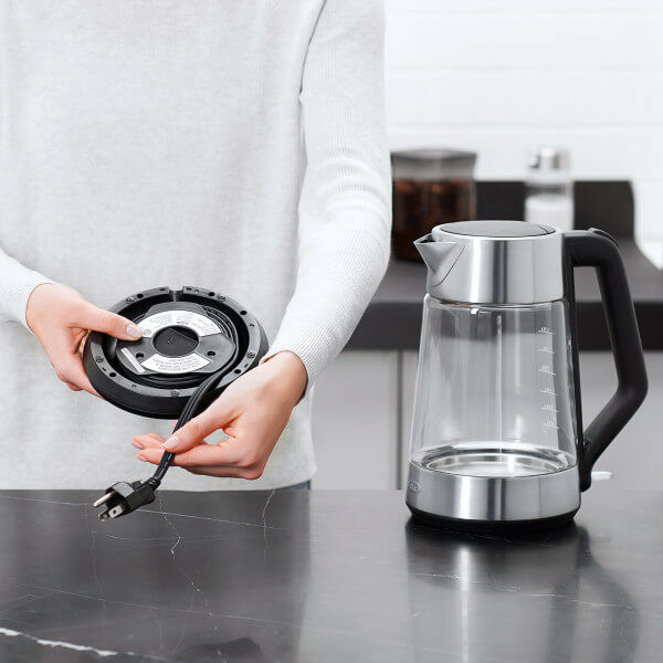 cordless-glass-electric-kettle-h2 lifestyle3.jpg