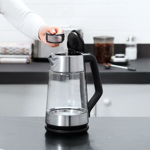 cordless-glass-electric-kettle-h2 lifestyle4.jpg