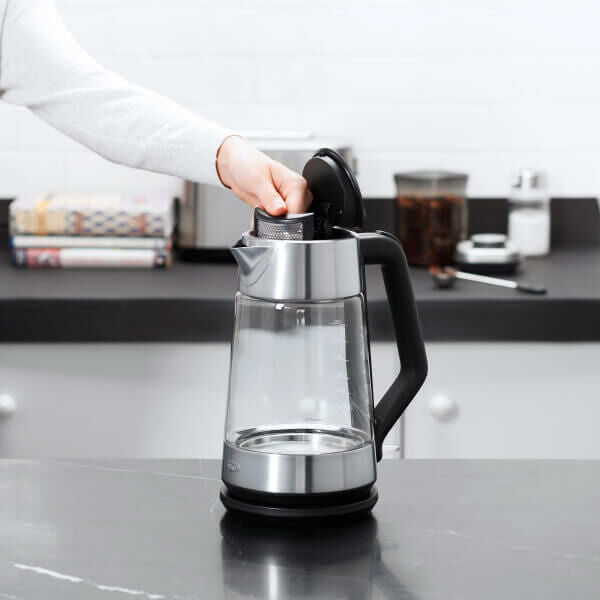 cordless-glass-electric-kettle-h2 lifestyle5.jpg