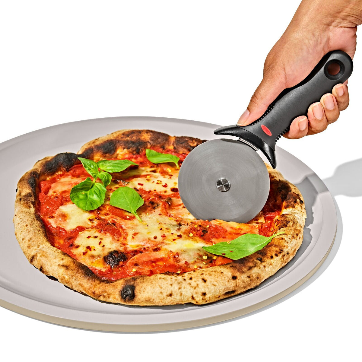 non-stick-pro-ceramic-coated-metal-bakeware-15-pizza-pan-z4 oxo_gg_11413500_15in-pizza-pan-biscuit_pdp_02.jpg