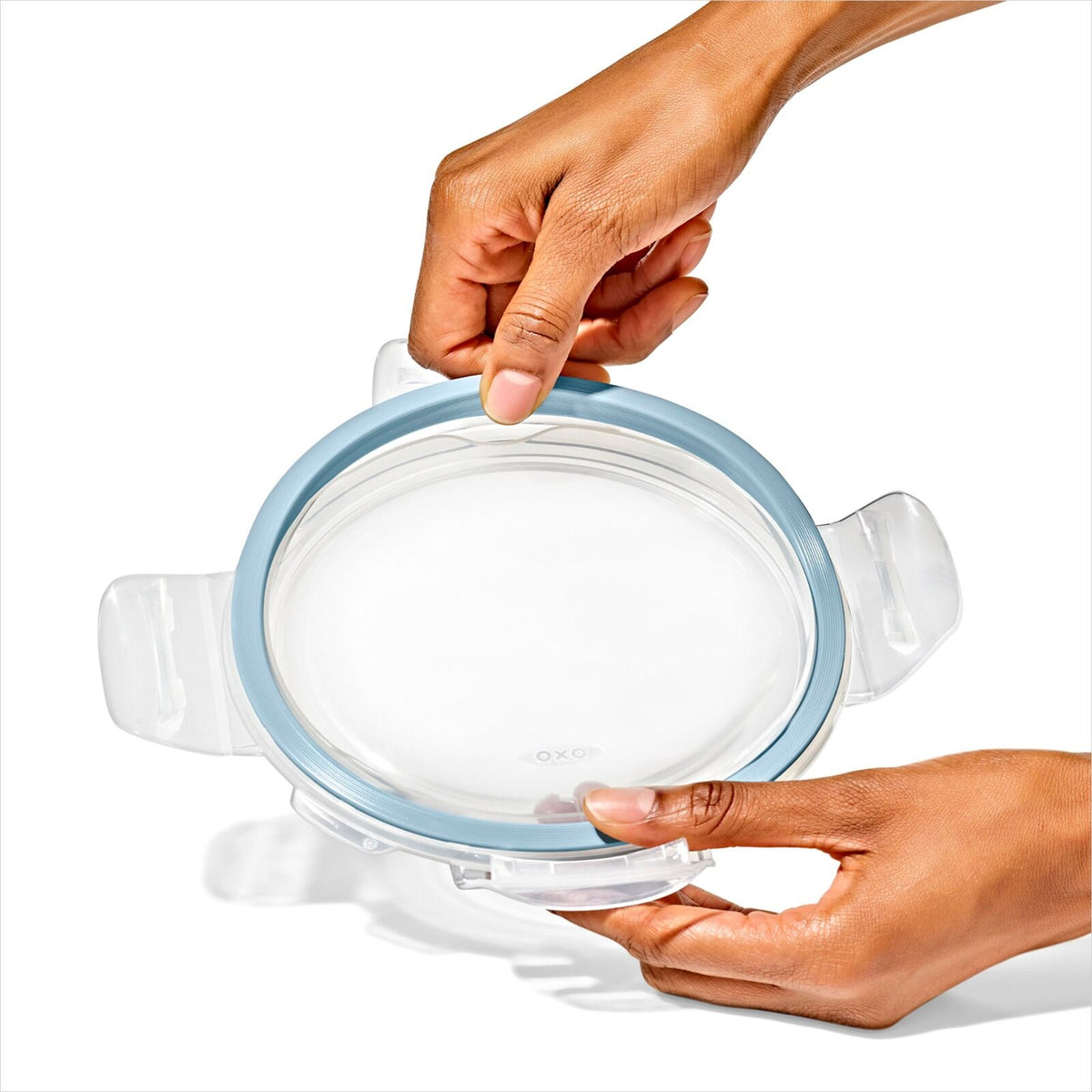 smart-seal-1-cup-glass-round-container-arctic-blue-z8 oxo_smartseal_round-glass-arctic_pdp_05_7.jpeg