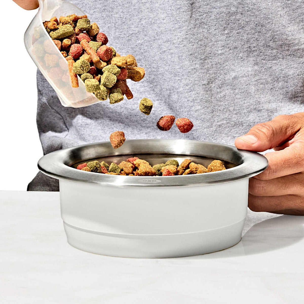 oxo-pet-nonslip-bowl-medium-2-cups-480-ml-s3 pet_nonslip-bowls-slow-feeders_pdp_04_3.jpeg