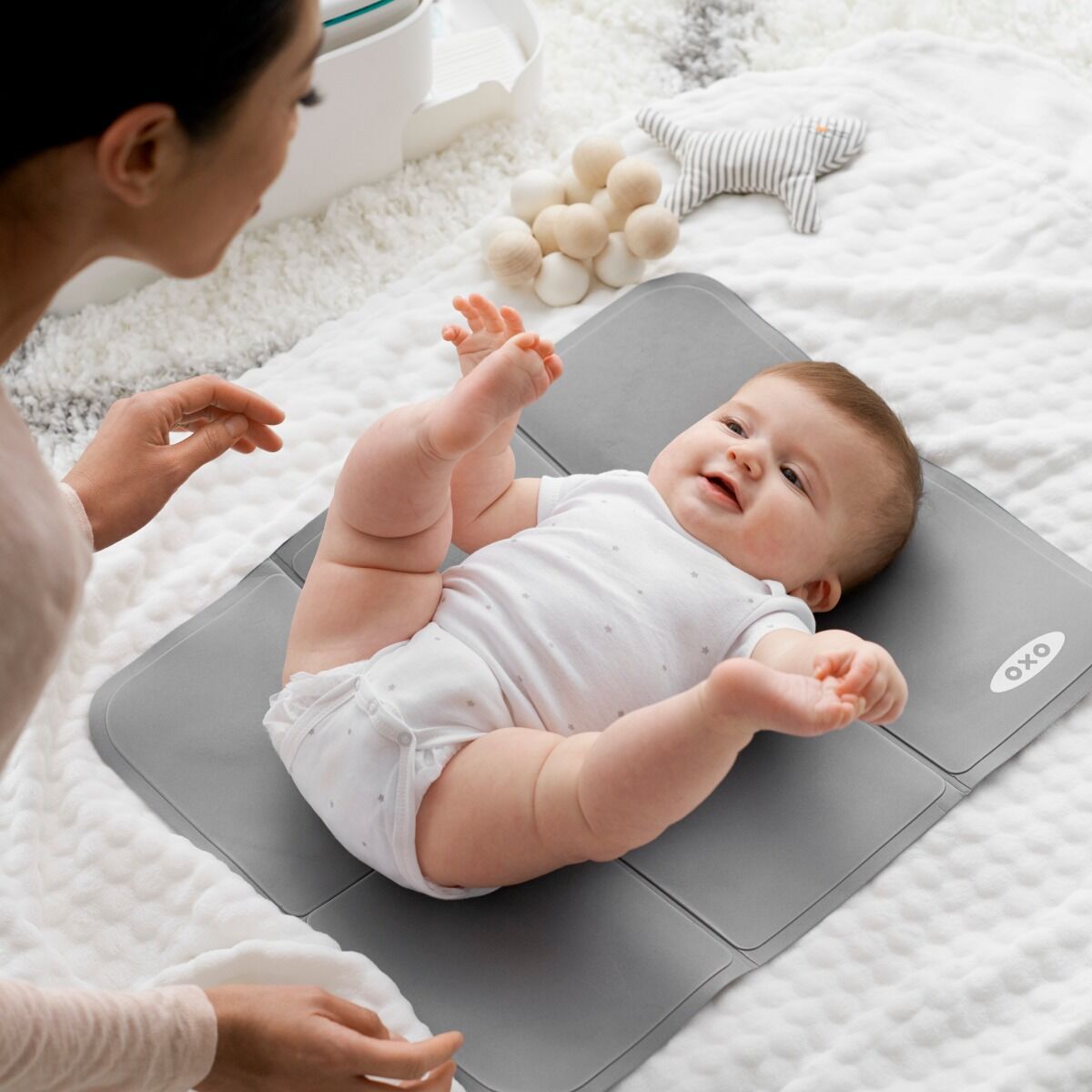diaper-caddy-with-changing-mat-j2 tot_63135900_9a.jpg